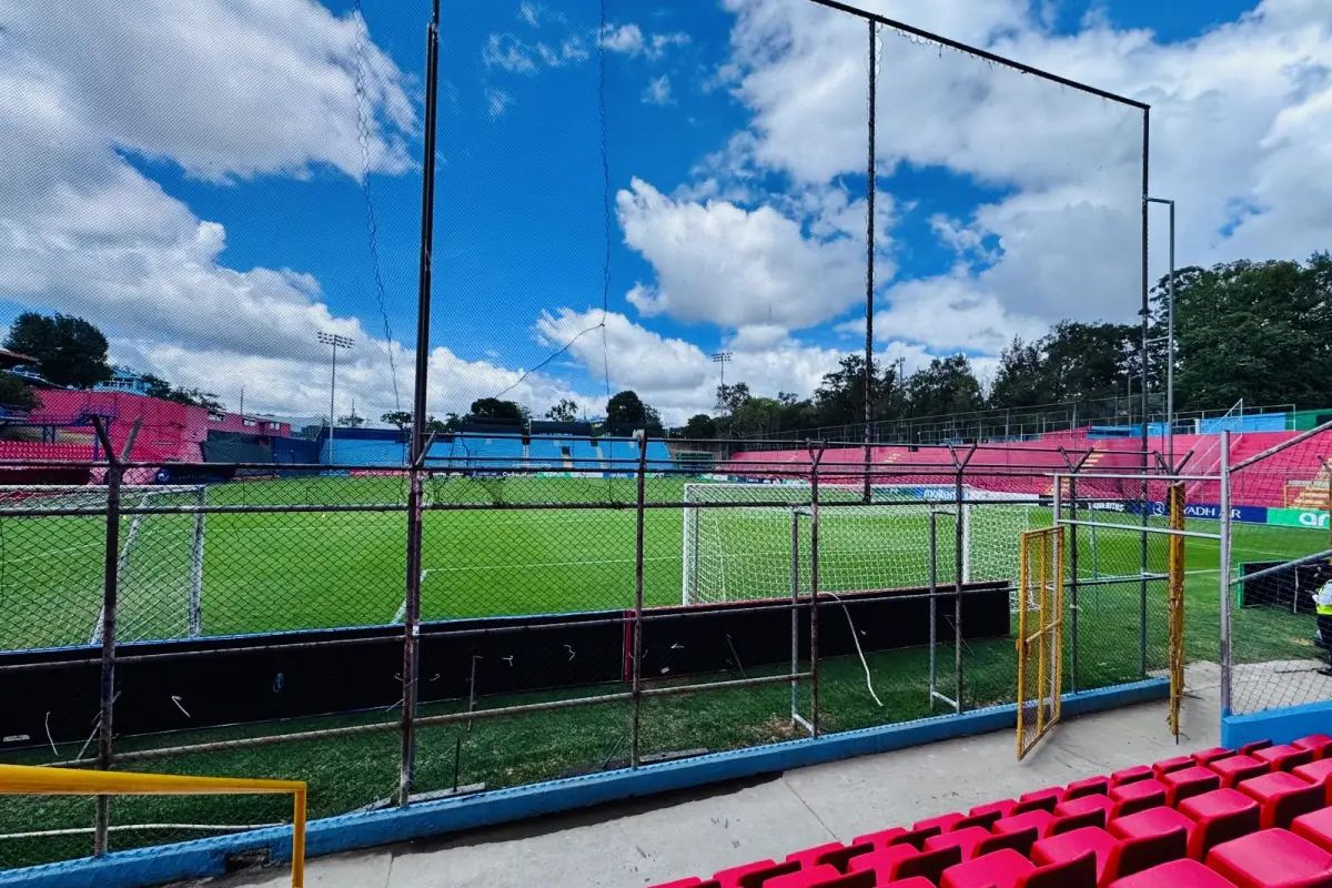 Así luce la malla en el estadio Manuel Felipe Carrera de El Trébol 