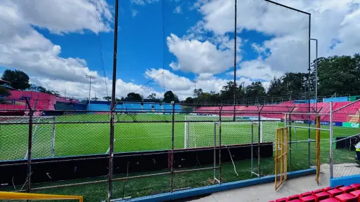¿El estadio Manuel Felipe Carrera de El Trébol sin malla?