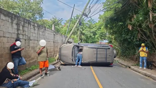 Área donde ocurrió el accidente en Caminero de aldea El Carmen. ,PMT de Santa Catarina Pinula