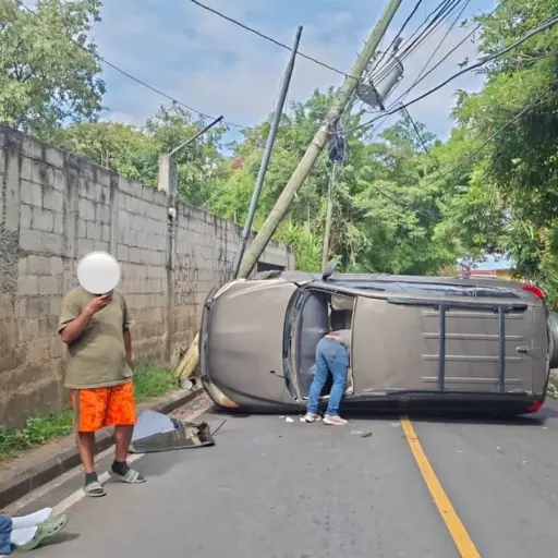 Área donde ocurrió el accidente en Caminero de aldea El Carmen. ,PMT de Santa Catarina Pinula