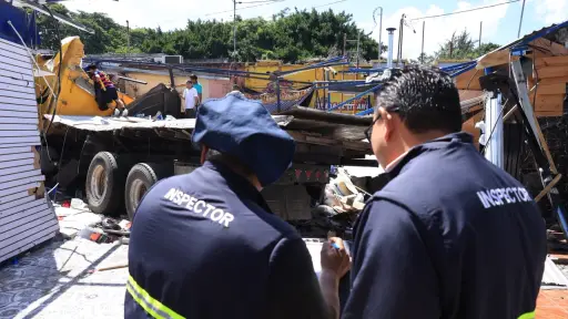 El cabezal impactó contra locales comerciales del mercado de Villa Nueva. ,Gobierno de Guatemala