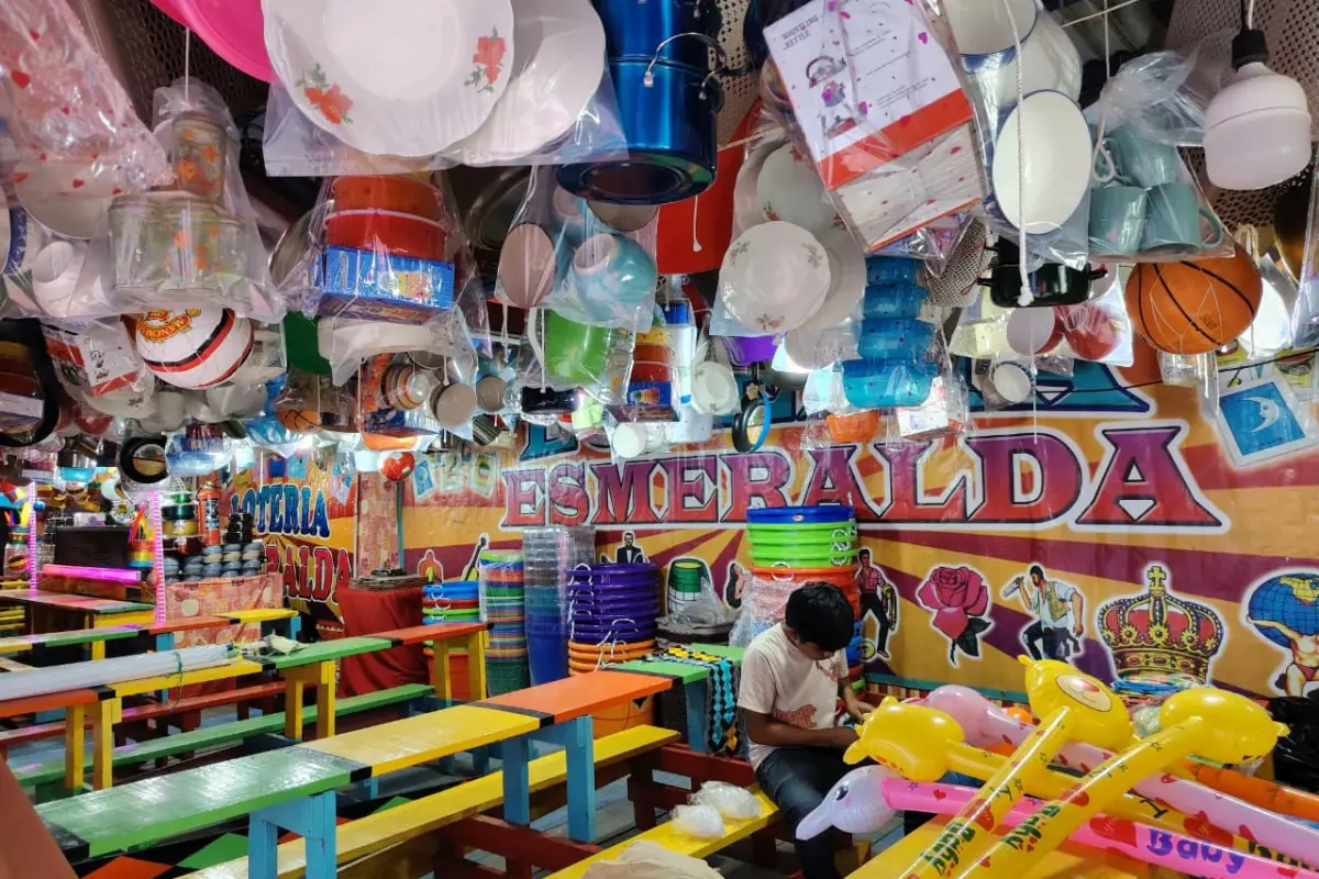 Comerciantes realizan los últimos preparativos previo a la apertura de la Feria de Jocotenango 2026., Foto Omar Solís