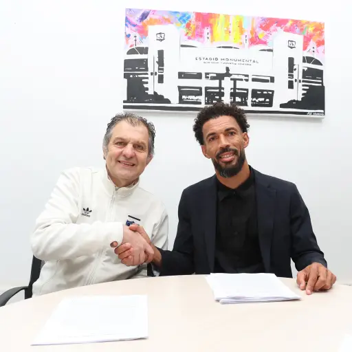 Vozinha ya firmó contrato con Colo Colo - Colo-Colo