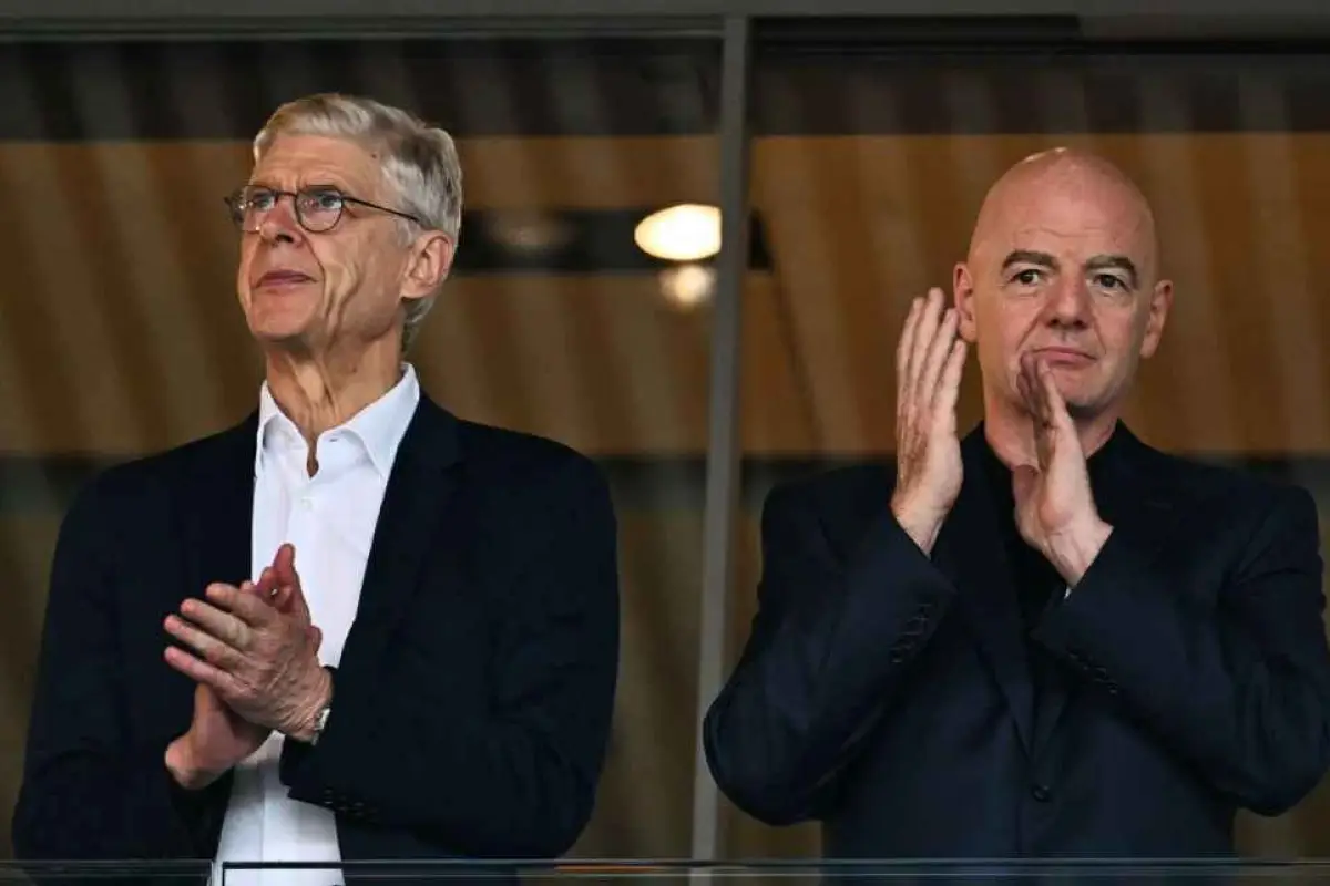 Arsene Wenger y Gianni Infantino en un palco durante el Mundial 2026 - RR.SS.