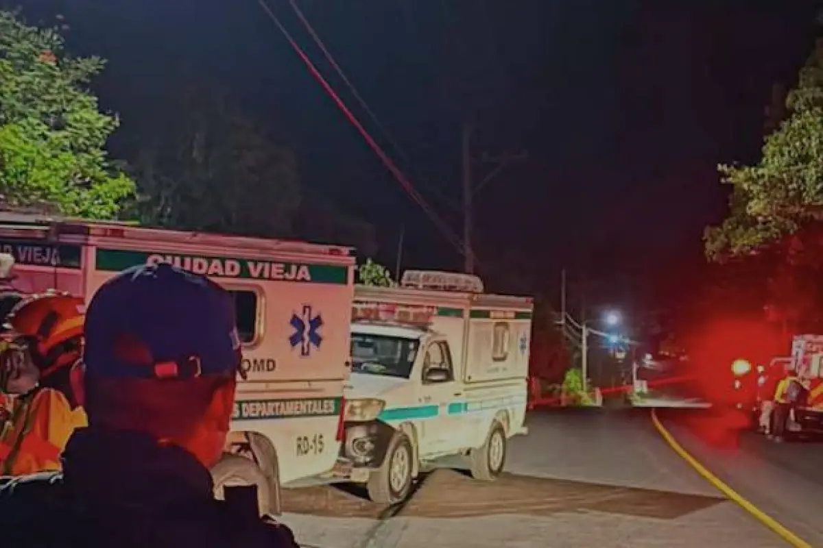 Proceso de evacuación de habitantes por erupción del volcán de Fuego., Conred