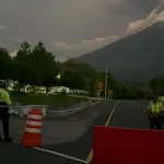 Paso cerrado en la RN-14 debido a la actividad del volcán de Fuego. ,Provial