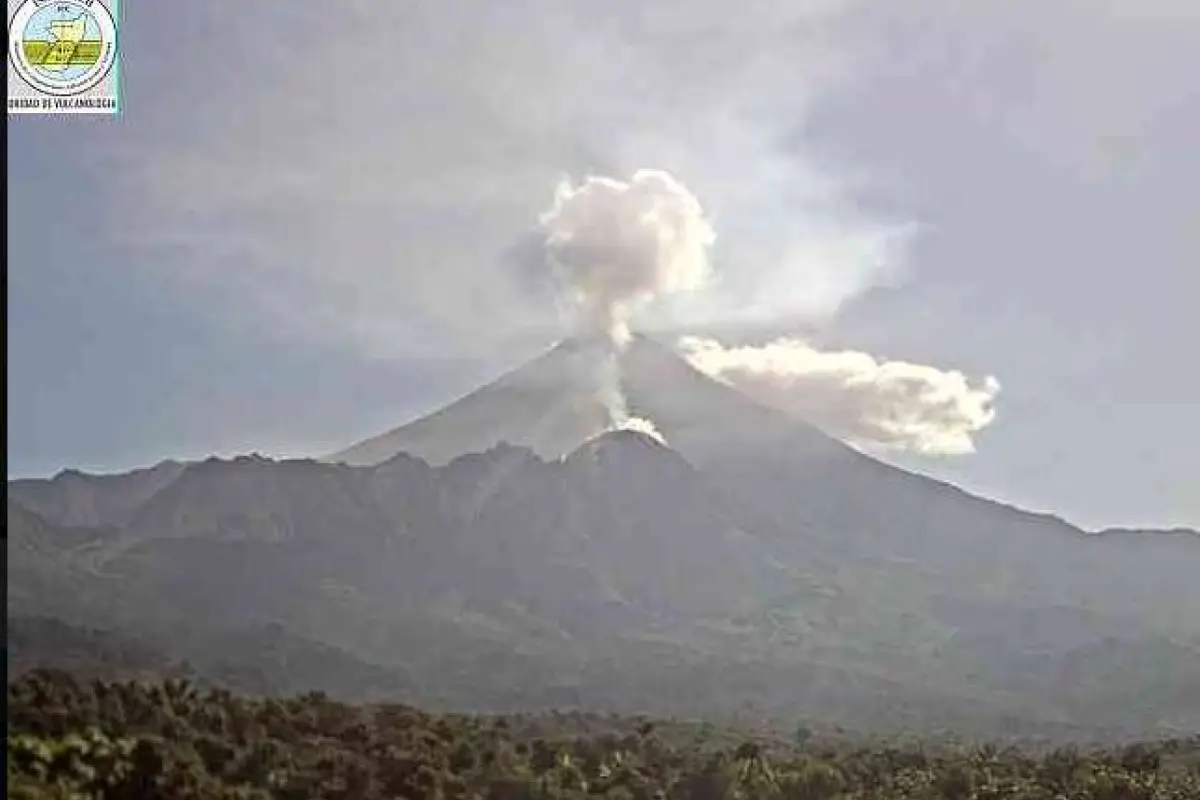 Actividad eruptiva del volcán de Fuego el martes, 4 de agosto de 2026., Insivumeh