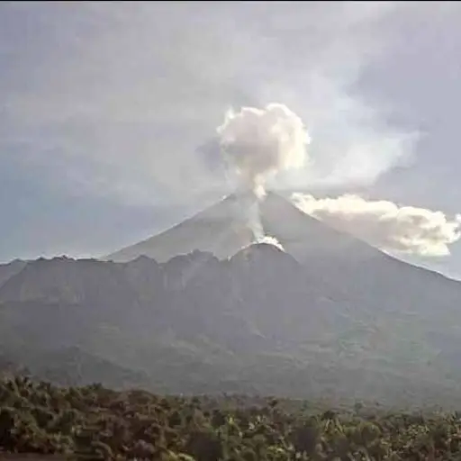 Actividad eruptiva del volcán de Fuego el martes, 4 de agosto de 2026. ,Insivumeh