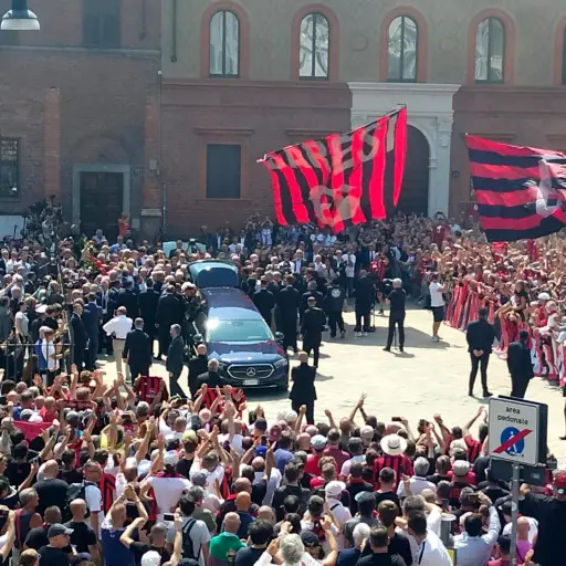 El fútbol despide a Franco Baresi con un emotivo homenaje en Milán - EFE