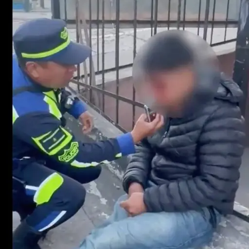 El conductor de la motocicleta fue atendido y se le realizó la prueba de alcoholemia, la cual dio positivo. ,PMT capitalina/Montejo