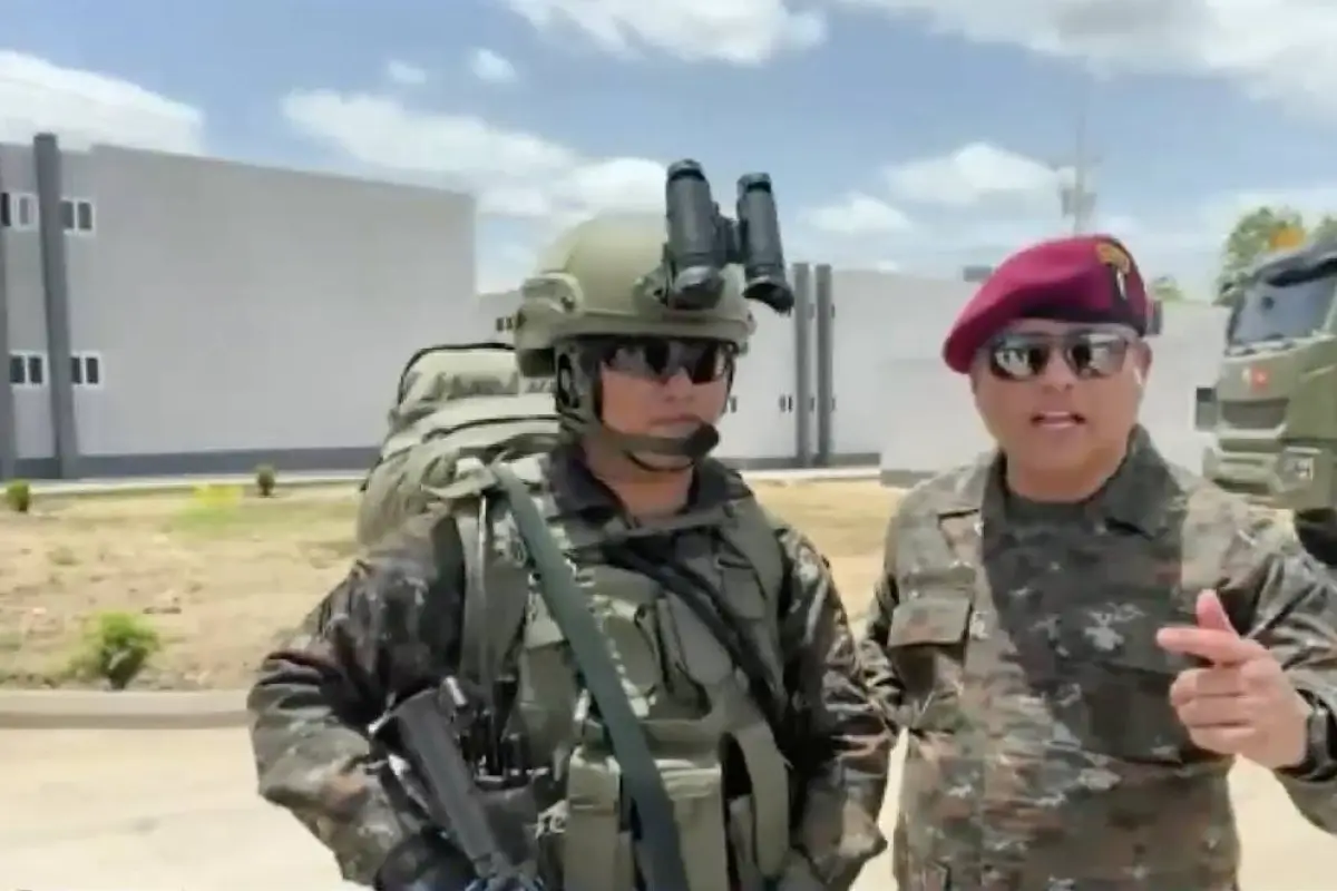 El ministro de la Defensa, Henry Saenz, presentó el nuevo equipamiento militar., Captura de pantalla