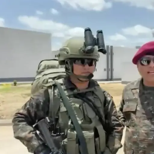 El ministro de la Defensa, Henry Saenz, presentó el nuevo equipamiento militar. ,Captura de pantalla