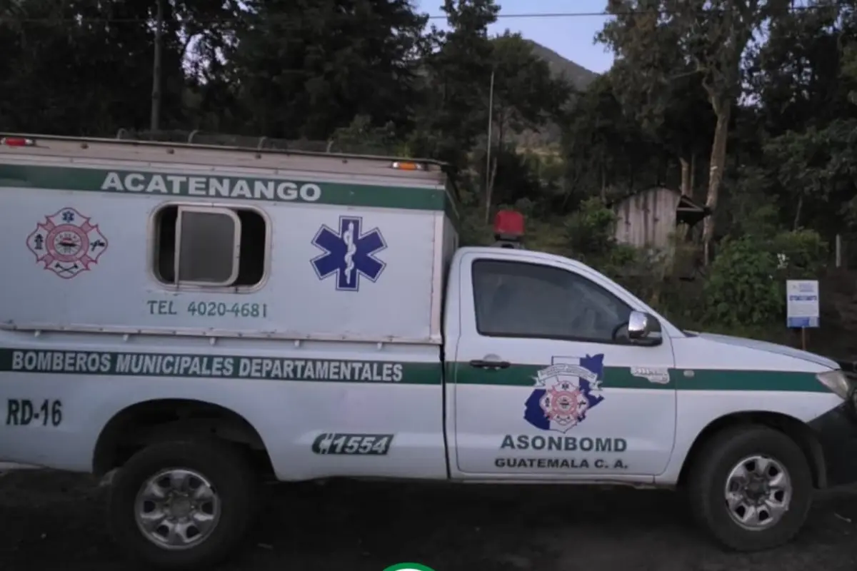 Los cuerpos de rescate hicieron el encuentro de varias personas que descendían con el cuerpo del menor de edad., Bomberos Municipales Departamentales. 