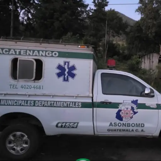 Los cuerpos de rescate hicieron el encuentro de varias personas que descendían con el cuerpo del menor de edad. ,Bomberos Municipales Departamentales. 