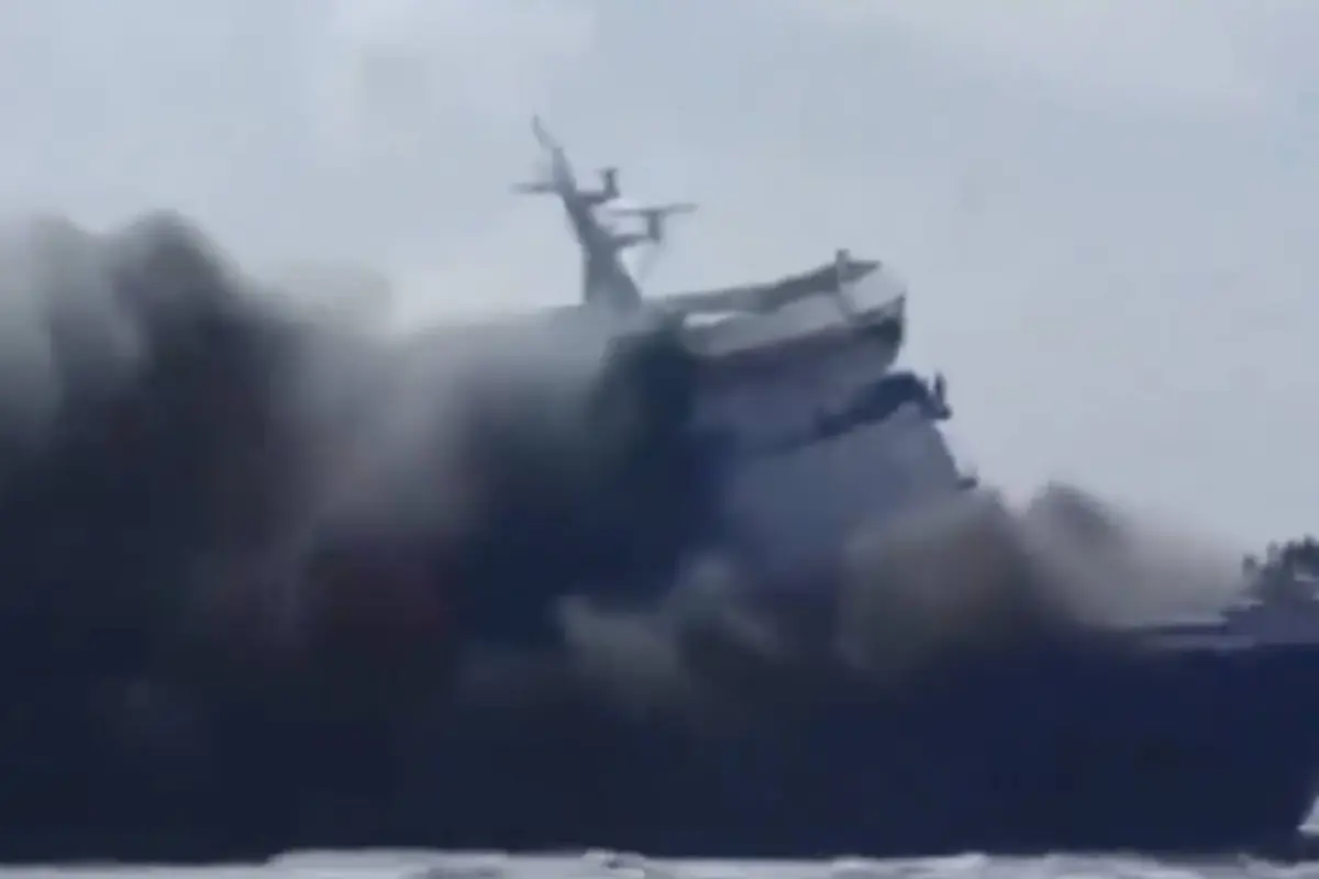 Incendio en ferry deja cinco fallecidos y decenas de desaparecidos en Indonesia., Redes sociales.