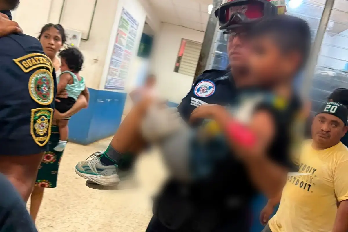 Los tres menores presentaron heridas que ameritaron ser enviados a un centro asistencial., Bomberos Municipales Departamentales. 