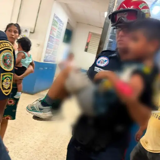 Los tres menores presentaron heridas que ameritaron ser enviados a un centro asistencial. ,Bomberos Municipales Departamentales. 