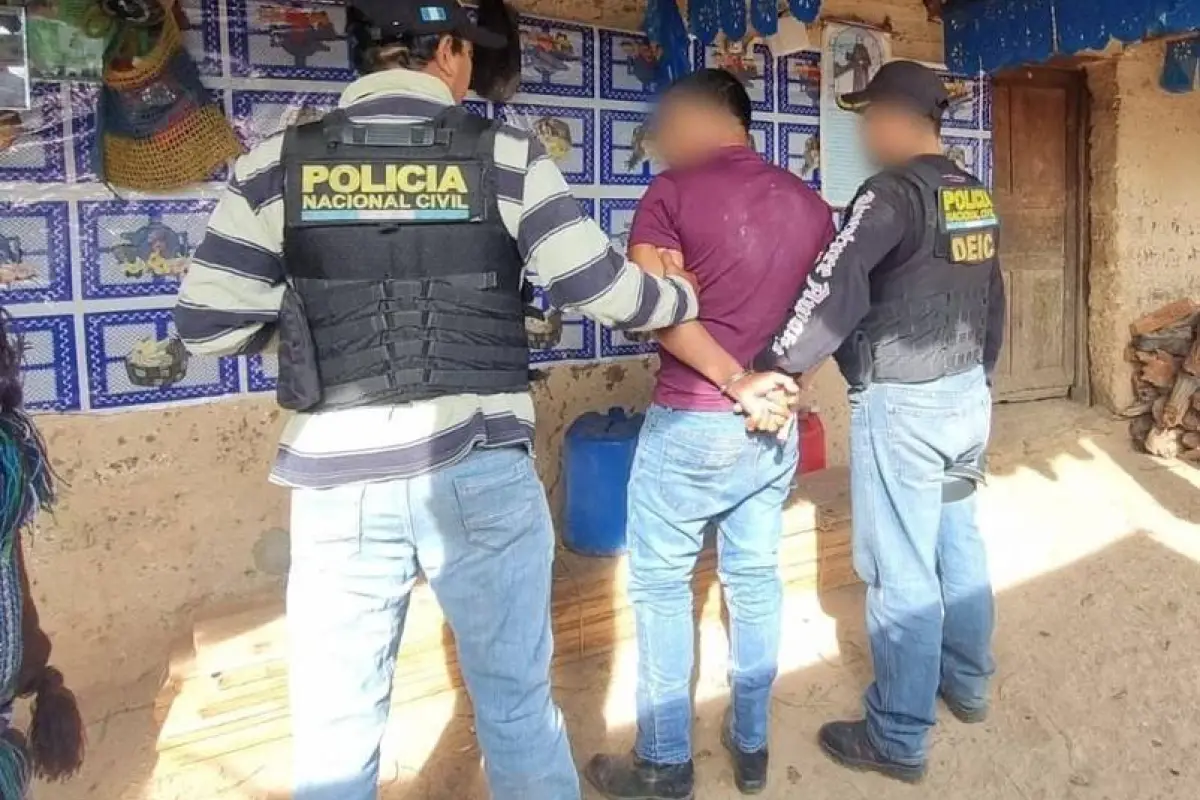 El sospechoso de dañar la sede del Ministerio Público fue detenido en Cubulco, Baja Verapaz., PNC