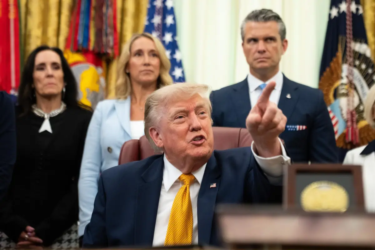 Donald Trump en la Oficina Oval, EFE