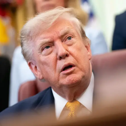 Donald Trump en la Oficina Oval ,EFE