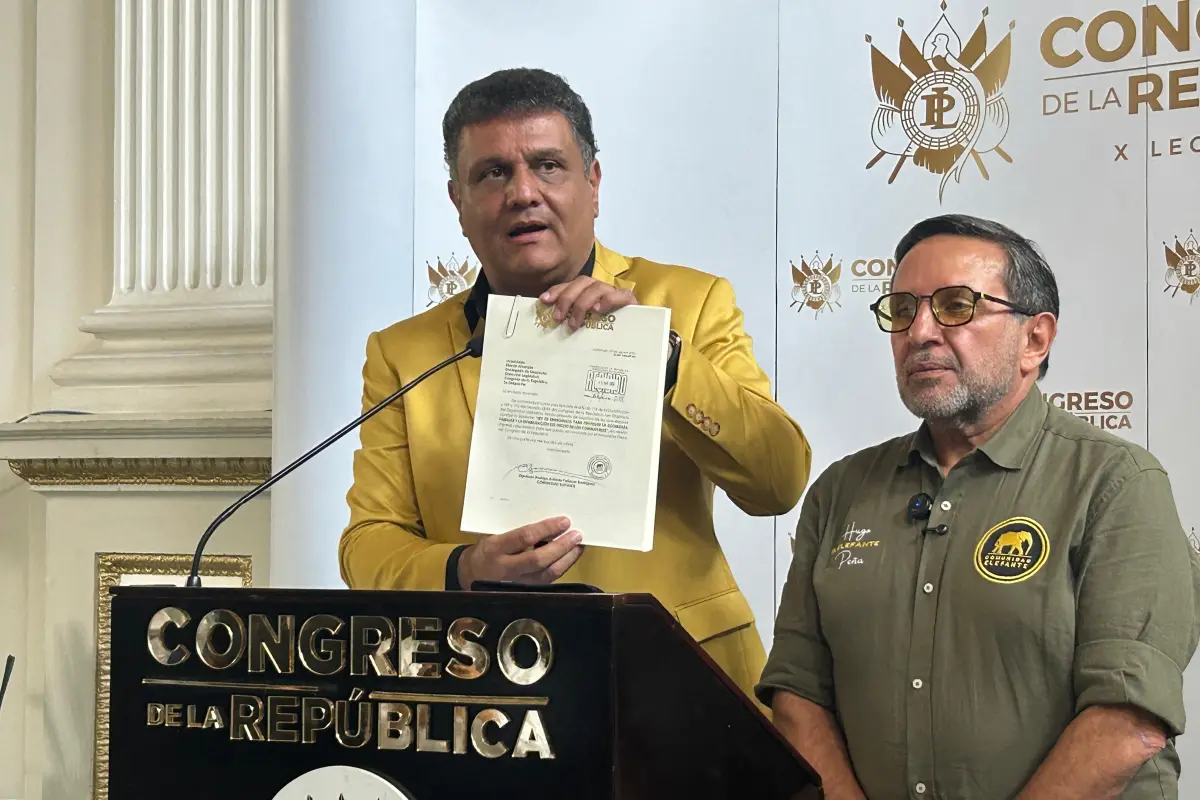 Diputados del partido Elefante presentan iniciativa para mitigar el impacto del alza en precios de los combustibles el lunes, 3 de agosto de 2026., Omar Solís/Emisoras Unidas