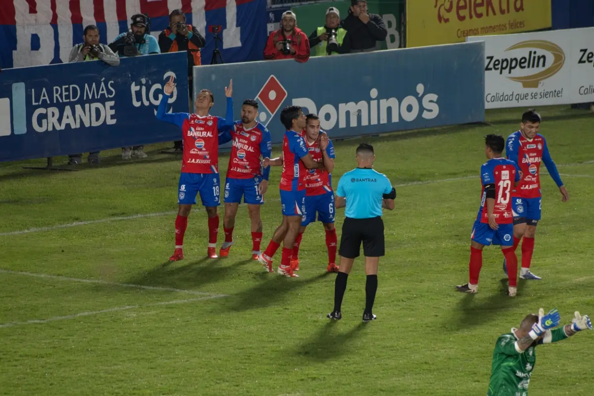 Celebración de Xelajú MC ante Aurora en la segunda jornada del Apertura 2026 - Willber Colloy