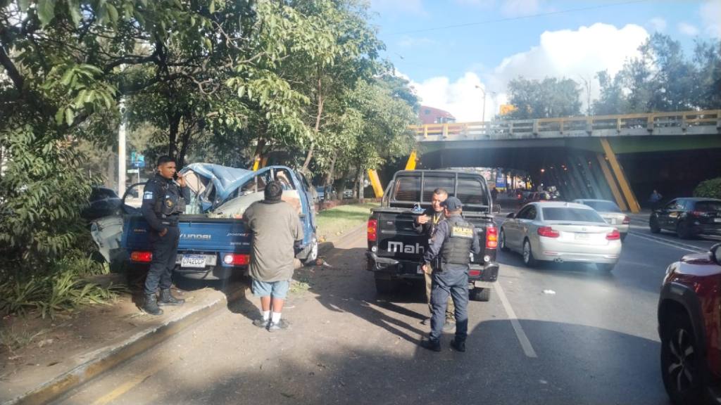 Choque vehicular deja heridos en la Calzada Roosevelt | PMT de Guatemala