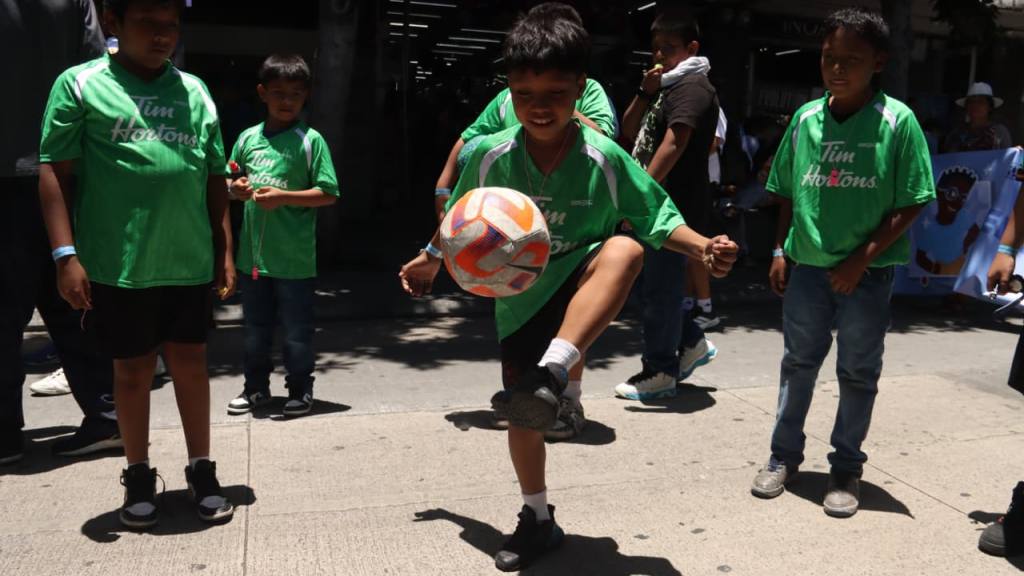 Caminata por la Juventud recorre las calles de la capital | Alex Meoño