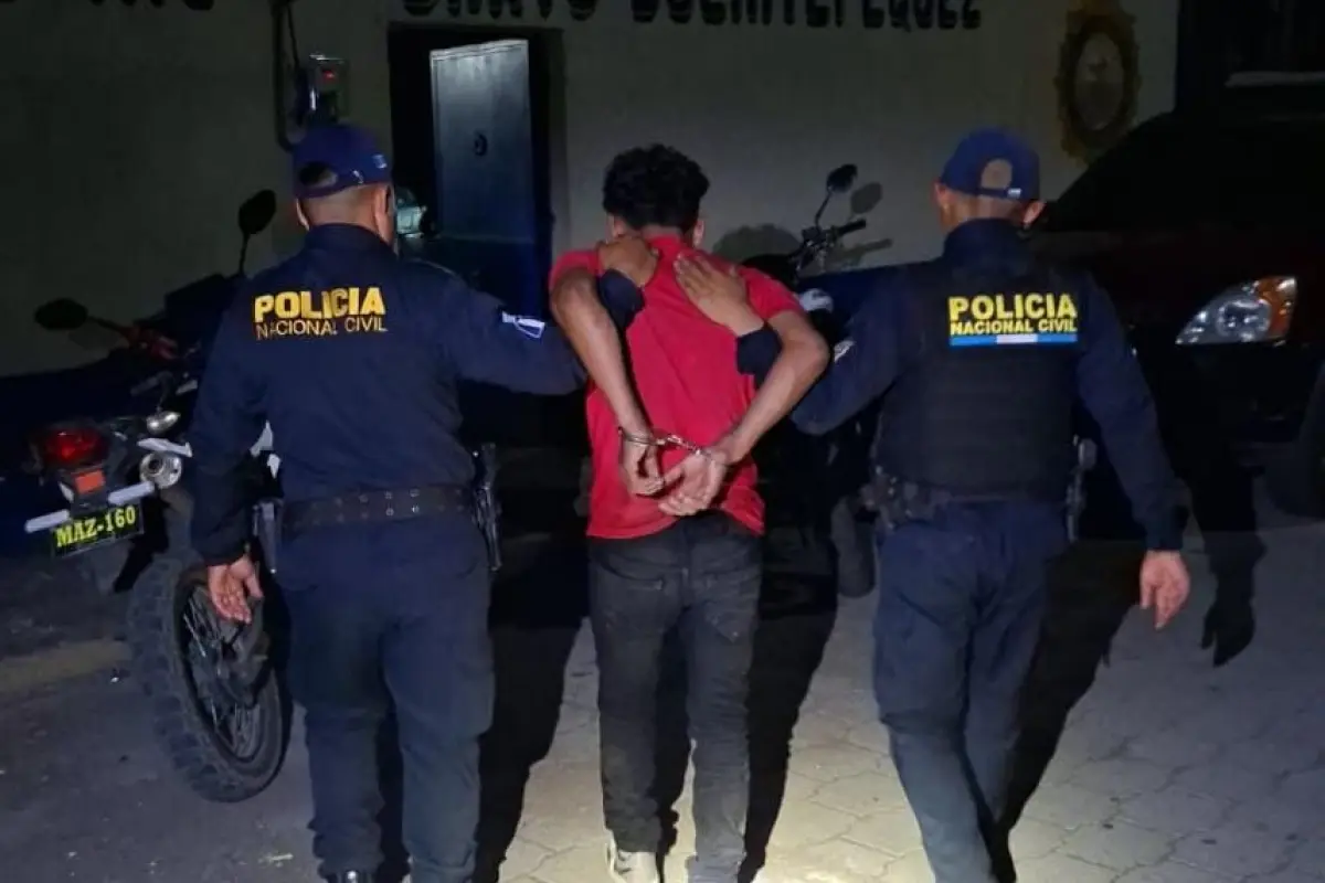 El detenido fue llevado hasta la sede de la comisaría 33 de la PNC., PNC de Guatemala.