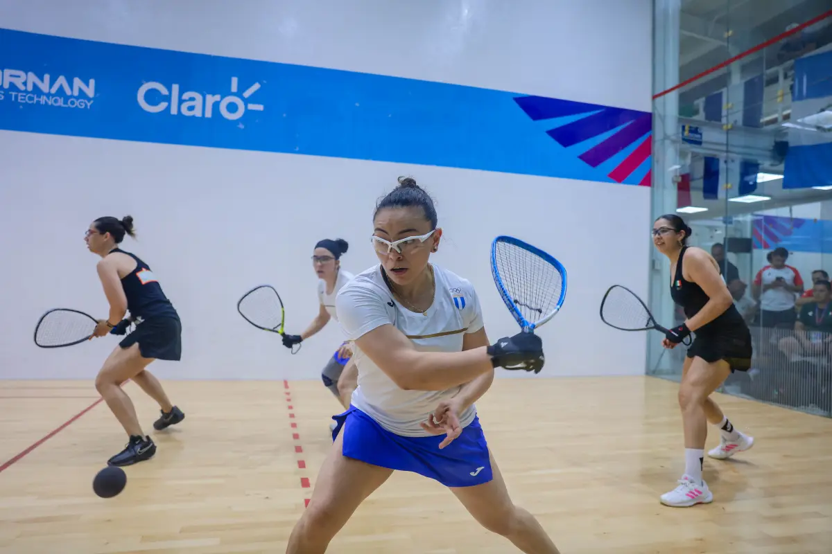 Equipo femenino de raquetbol conformado por Gabriela Martínez y María Renée Rodríguez.