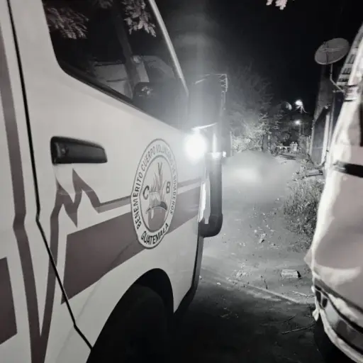 El ataque armado ocurrió en un camino de terracería, según el reporte de los rescatistas. ,Bomberos Voluntarios.