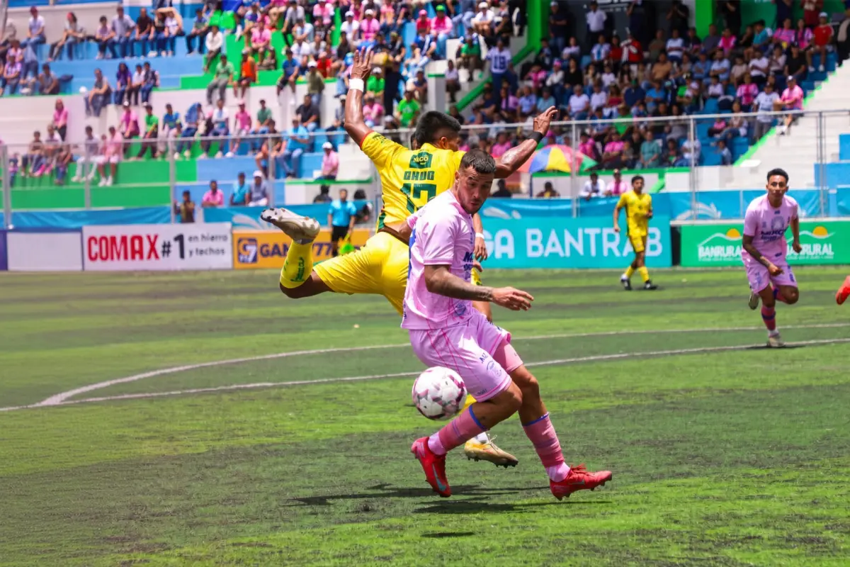 Partido entre Mixco y Marquense por la jornada 3 del Apertura 2026 - Deportivo Mixco