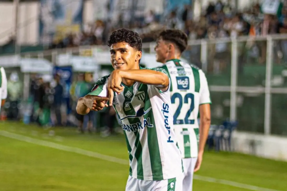 William Fajardo celebrando gol ante Guastatoya 