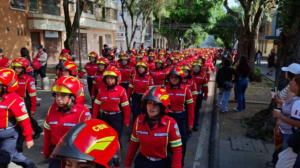 Bomberos Municipales celebran su 71 aniversario con desfile | Bomberos Municipales
