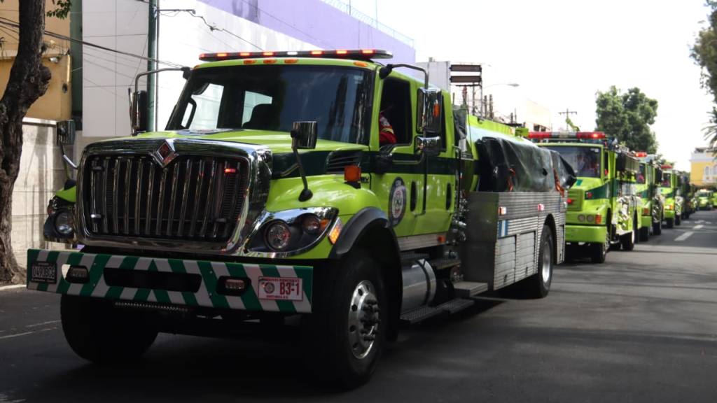 Bomberos Municipales celebran su 71 aniversario con desfile | Bomberos Municipales