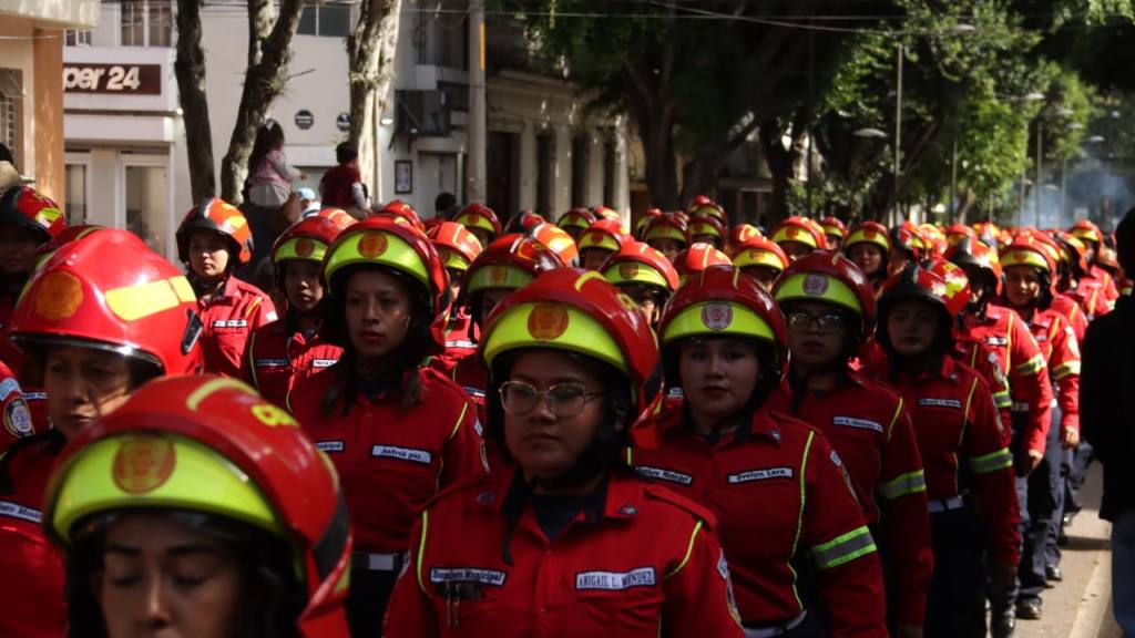 Bomberos Municipales celebran su 71 aniversario con desfile | Bomberos Municipales
