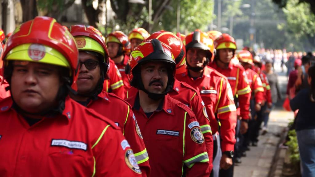 Bomberos Municipales celebran su 71 aniversario con desfile | Bomberos Municipales