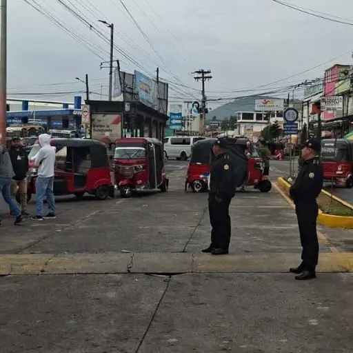 Bloqueo en la Morería, municipio de San Cristóbal, Totonicapán. ,Alberto Chaclán/Emisoras Unidas Departamentales