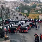 Bloqueo en la ruta que conduce de Cuatro Caminos hacia San Francisco El Alto, Totonicapán. ,Emisoras Unidas Departamentales
