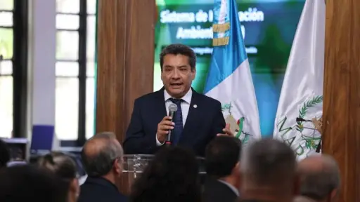 Edwin Castellanos asume como ministro de Ambiente