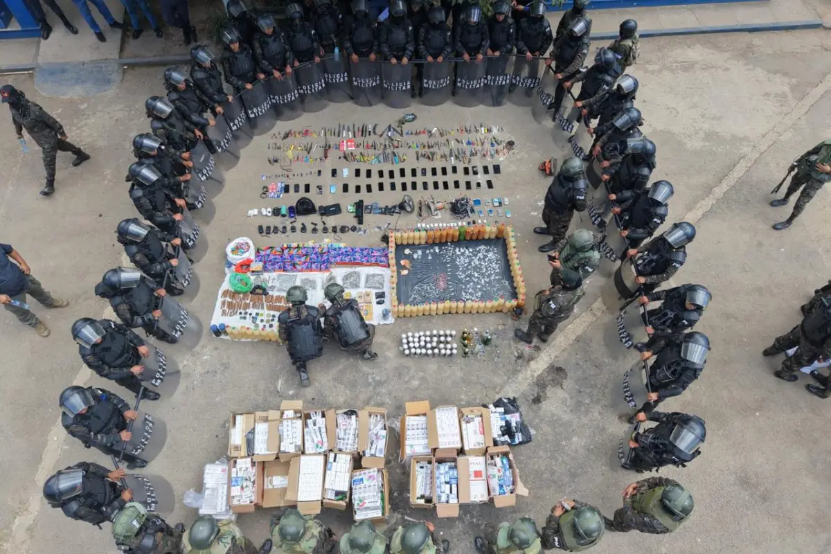 Requisa en Pavón deja armas blancas, celulares y presuntas drogas., Ejército de Guatemala. 
