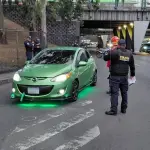 Área donde murió el conductor de un carro en la zona 12. ,Bomberos Municipales