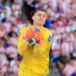 Dominik Livaković procedente del Fenerbahce turco firmó hasta el 30 de junio de 2030.