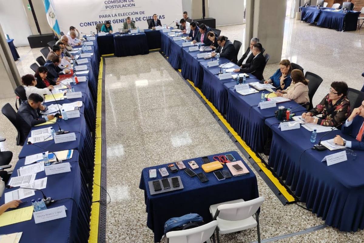 Postuladora oficializa nómina de candidatos para Contralor General