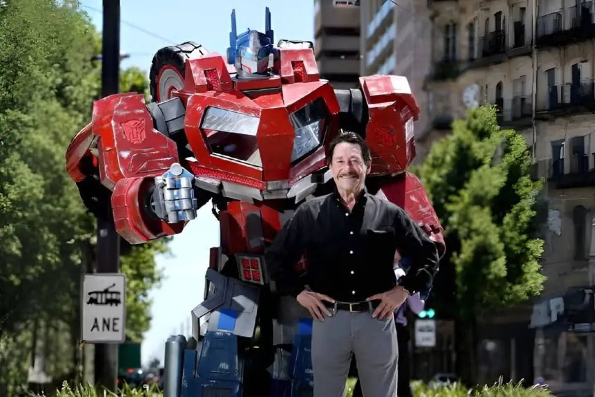 Peter Cullen, Facebook
