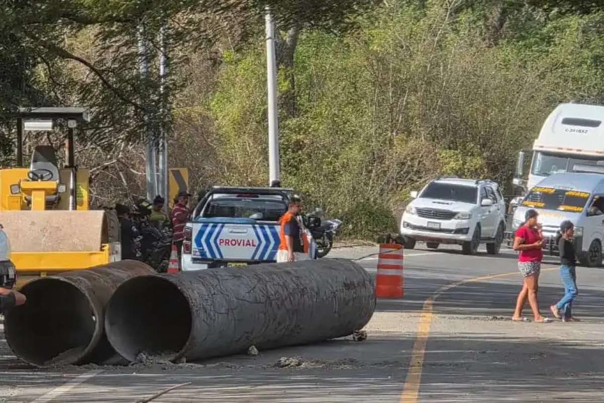 Trabajos para restablecer el paso en el puente Güijo, en Km. 110 de la ruta al Atlántico., CIV