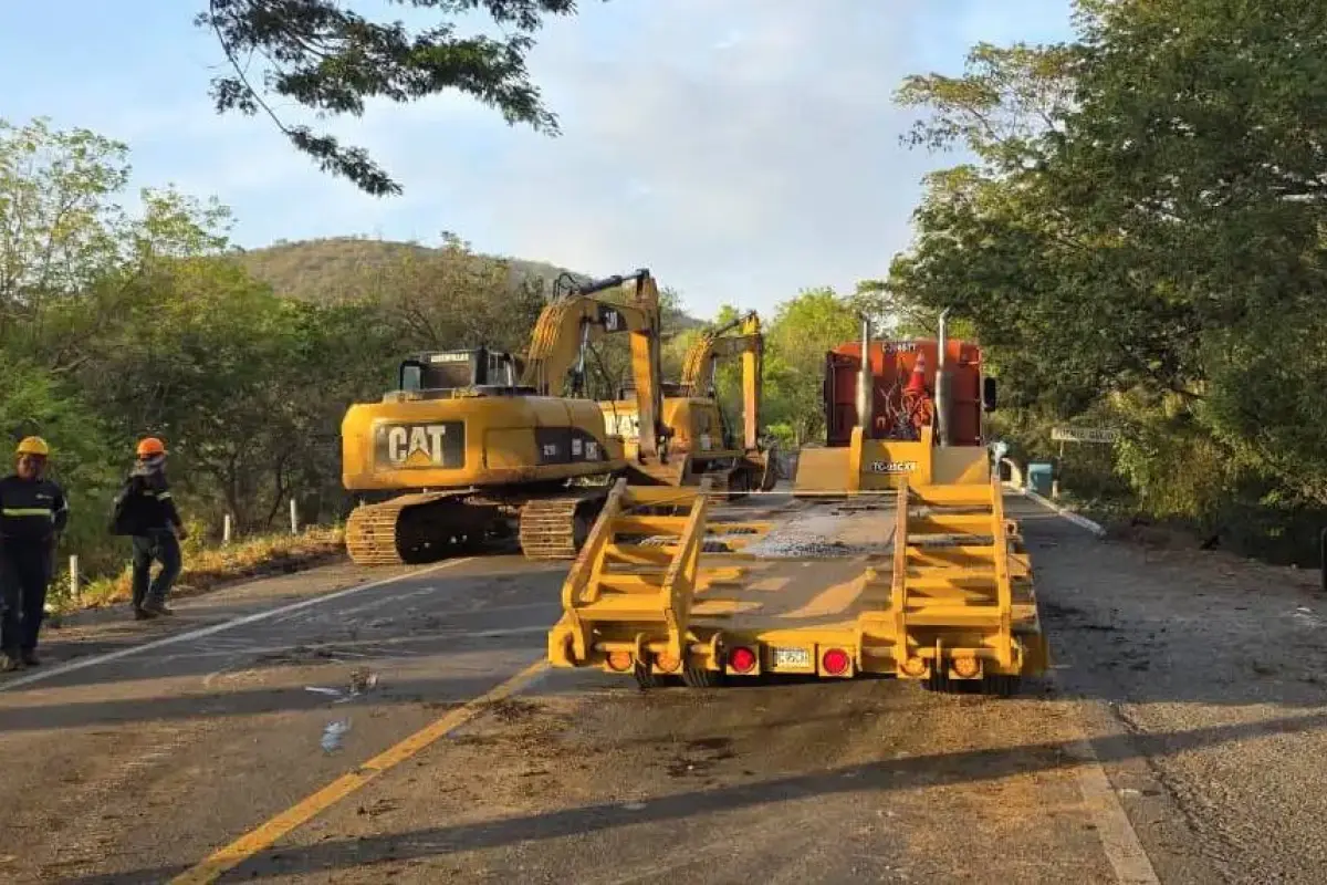 Trabajos para restablecer el paso en el puente Güijo, en Km. 110 de la ruta al Atlántico., CIV