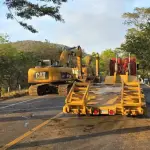Trabajos para restablecer el paso en el puente Güijo, en Km. 110 de la ruta al Atlántico. ,CIV