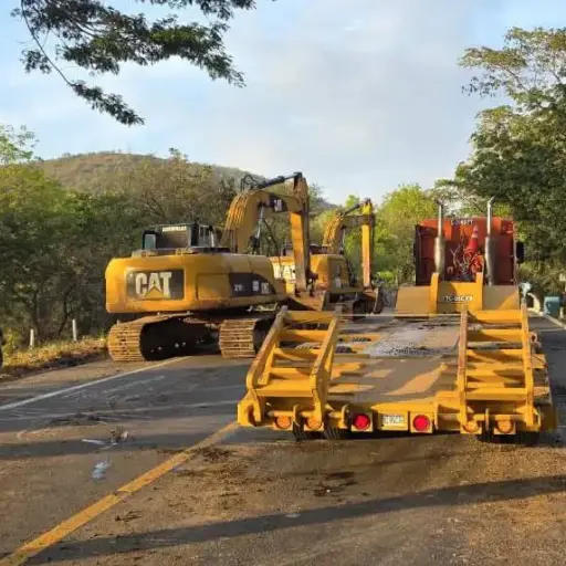 Trabajos para restablecer el paso en el puente Güijo, en Km. 110 de la ruta al Atlántico. ,CIV