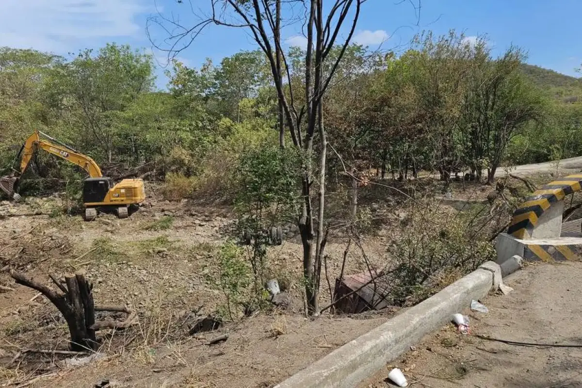 Trabajos para restablecer el paso en el puente Güijo, en Km. 110 de la ruta al Atlántico., CIV